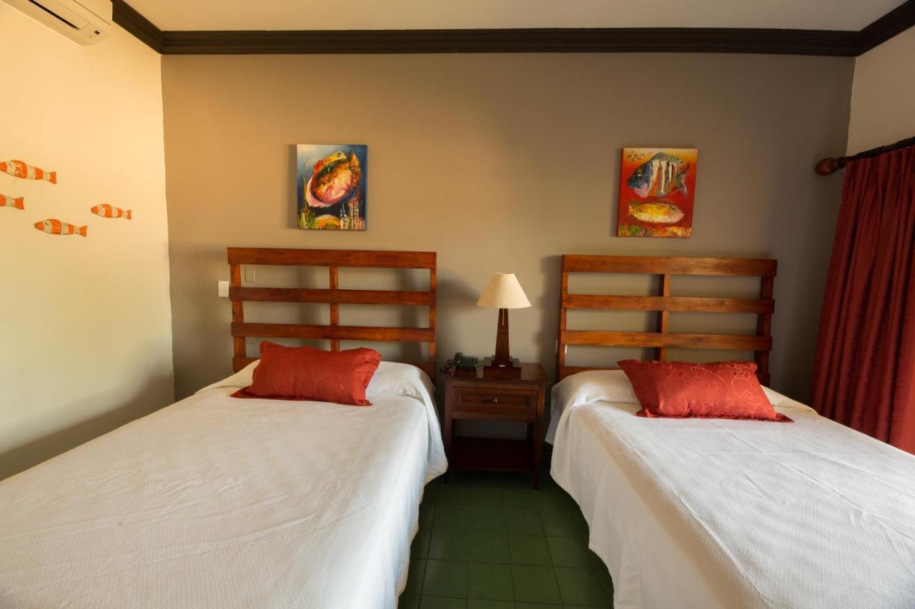 Hotel Club del Mar Oceanfront Jacó Esterno foto