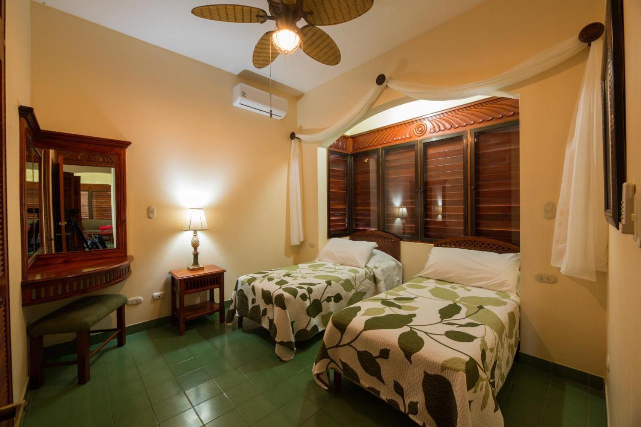 Hotel Club del Mar Oceanfront Jacó Esterno foto