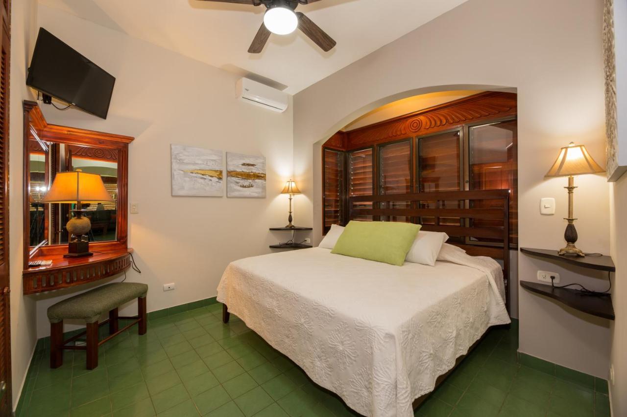 Hotel Club del Mar Oceanfront Jacó Esterno foto